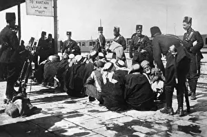 Mandate: Palestinian desert troops with prisoners in Lod