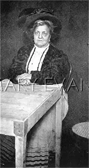 Eusapia: PALLADINO AT TABLE