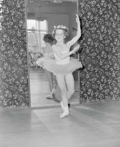 Gibbons: Pam Gibbons- Ballet Dancer, Bexley