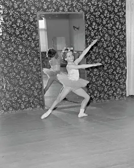 Gibbons: Pam Gibbons- Ballet Dancer, Bexley