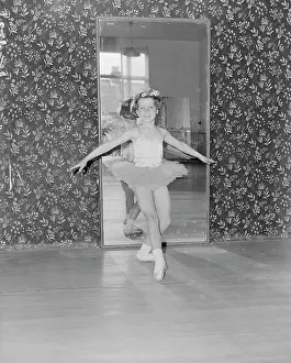 Gibbons: Pam Gibbons- Ballet Dancer, Bexley