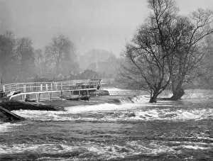 Weirs: PANGBOURNE WEIR