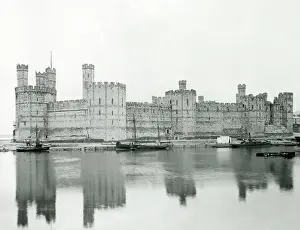 Caernarfon: Panoramic view of Caernarfon Castle, North Wales