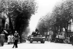 Woerner: Panzer division riding through the streets of Marseilles