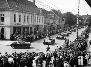 Kleiner: Panzer I cross a city, 1936