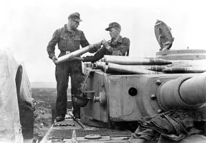 Mortars: Panzer VI Tiger receives ammunition