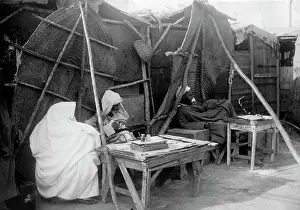 Marrakesch: Papwerworker in Morocco