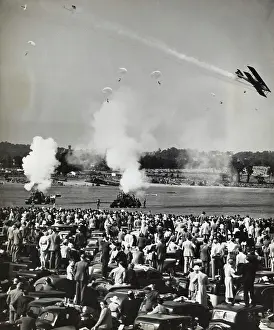 Manouvers: Parachustists Attacking the Airfield During a Hendon Fly?