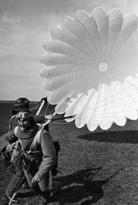 Themselves: Parachute training of the NSFK, 1939