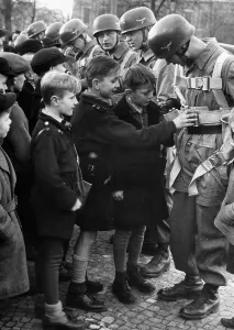Lustgarten: Parachute troops in the Berlin Lustgarten, 1942