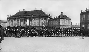 Kopenhagen: Parade in front of the Amalienborg Palace in Copenhagen, 191