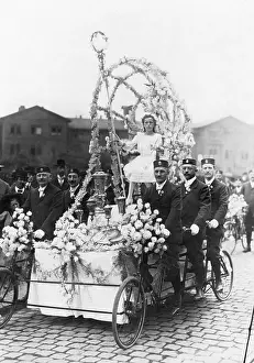 Cyclists: Parade in Frankfurt am Main, 1911