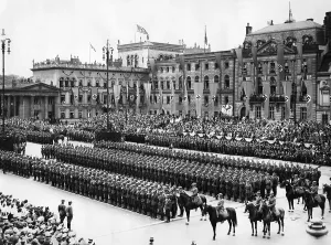 Pariser: Parade of German troops in Berlin, 1940