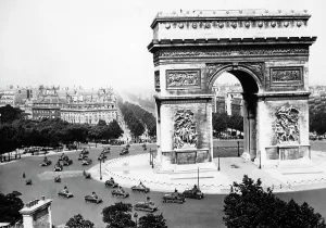 Triomphe: Parade of German troops in Paris, 1940