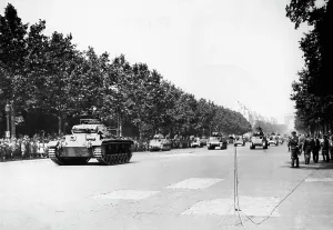 Triomphe: Parade of German troops in Paris, 1941