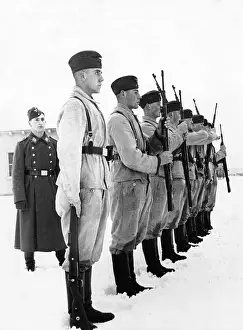 Battledress: Parade ground drill at a unit of the Luftwaffe