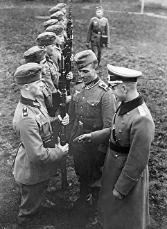 Commissioned: Parade ground drill at a unit of the Wehrmacht, 1934