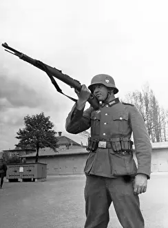 Kar98: Parade ground drill at a unit of the Wehrmacht, 1940