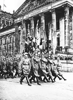 Lances: Parade on Heldengedenktag (Day of Commemoration of Heroe