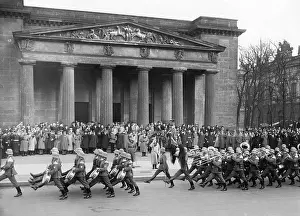 Pour: Parade at the Neue Wache in Berlin, 1936