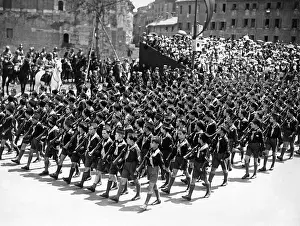 Muster: Parade of the Opera Nazionale Balilla in front of Mussolini