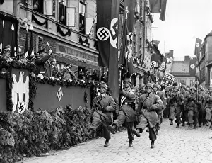 Identifies: Parade of paratroopers in Austria, 1938