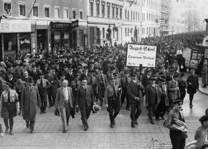 Hairdresser: Parade of the Scherl publishing house on the 1st of May