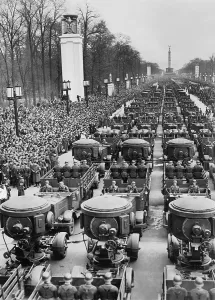 Searchlight: Parade of a searchlight battery in Berlin, 1939