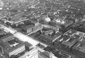 Markgrafenstrasse: Parade on Unter den Linden in Berlin, 1926