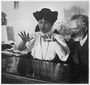 Psychokinesis: Paranormal mediumship: Stanislawa Tomczyk, psychokinesis