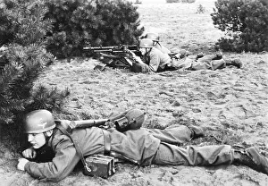 Shooter: Paratroopers during combat training, 1939