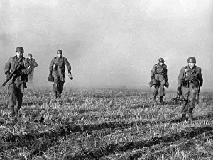 Obscures: Paratroopers during a maneuver, 1939