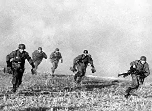 Obscures: Paratroopers during a maneuver, 1939