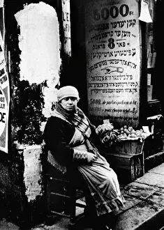 Sitzen: Paris in the 1930s