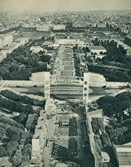 Expansive: Paris Expo 1937, Champ-De-Mars