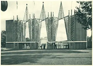 Dauphine: Paris Expo 1937, Dauphine Gate