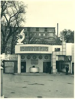 Infinitely: Paris Expo 1937, The Infinitely Small