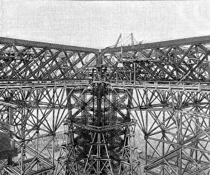 Construct: Paris, France - Tour Eiffel, construction