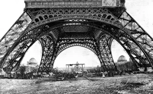 Construct: Paris, France - Tour Eiffel, construction work