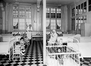 Highchairs: PARIS MATERNITY HOSPITAL