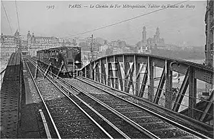 Passy: PARIS METRO OVER SEINE