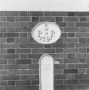 Hornsey: Parish boundary marker