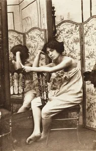 Prostitute: PARISIAN PROSTITUTE 2/9
