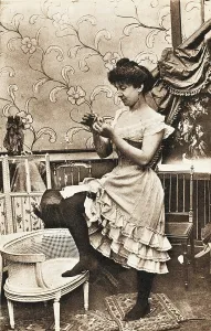 Prostitute: PARISIAN PROSTITUTE 5/9