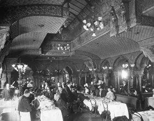 Stucco: Parisian restaurant, 1905