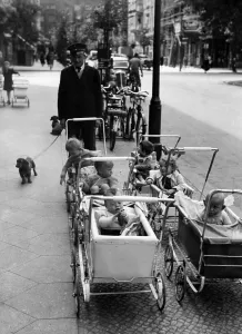 Stroller: Parking place for strollers in Berlin, 1937