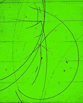Detector: Particle Tracks in Cloud Chamber