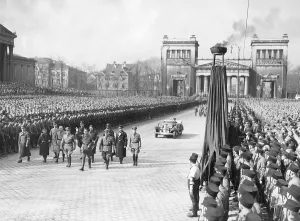 Honorable: Party deployment on Koenigsplatz (King`s Square) in Muni