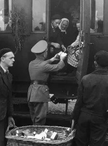 Lorraine: Party functionary distributing food, 1940