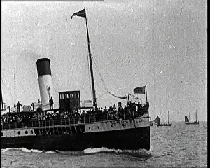 Decks: Passenger Boat Brighton Beech Coming In To